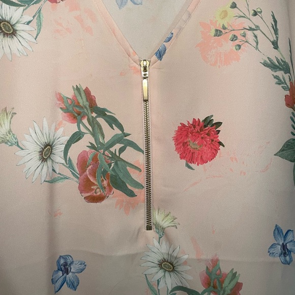 Express Blush Floral Zip V-Neck Top Medium EUC - Picture 2 of 6